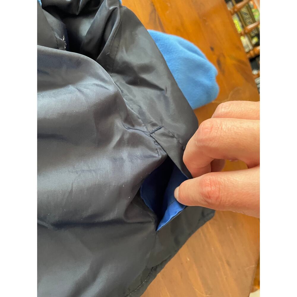 OshKosh B'Gosh Toddler Jacket Size 2T Pockets Blue Black Has Small Interior Flaw - Picture 11 of 14